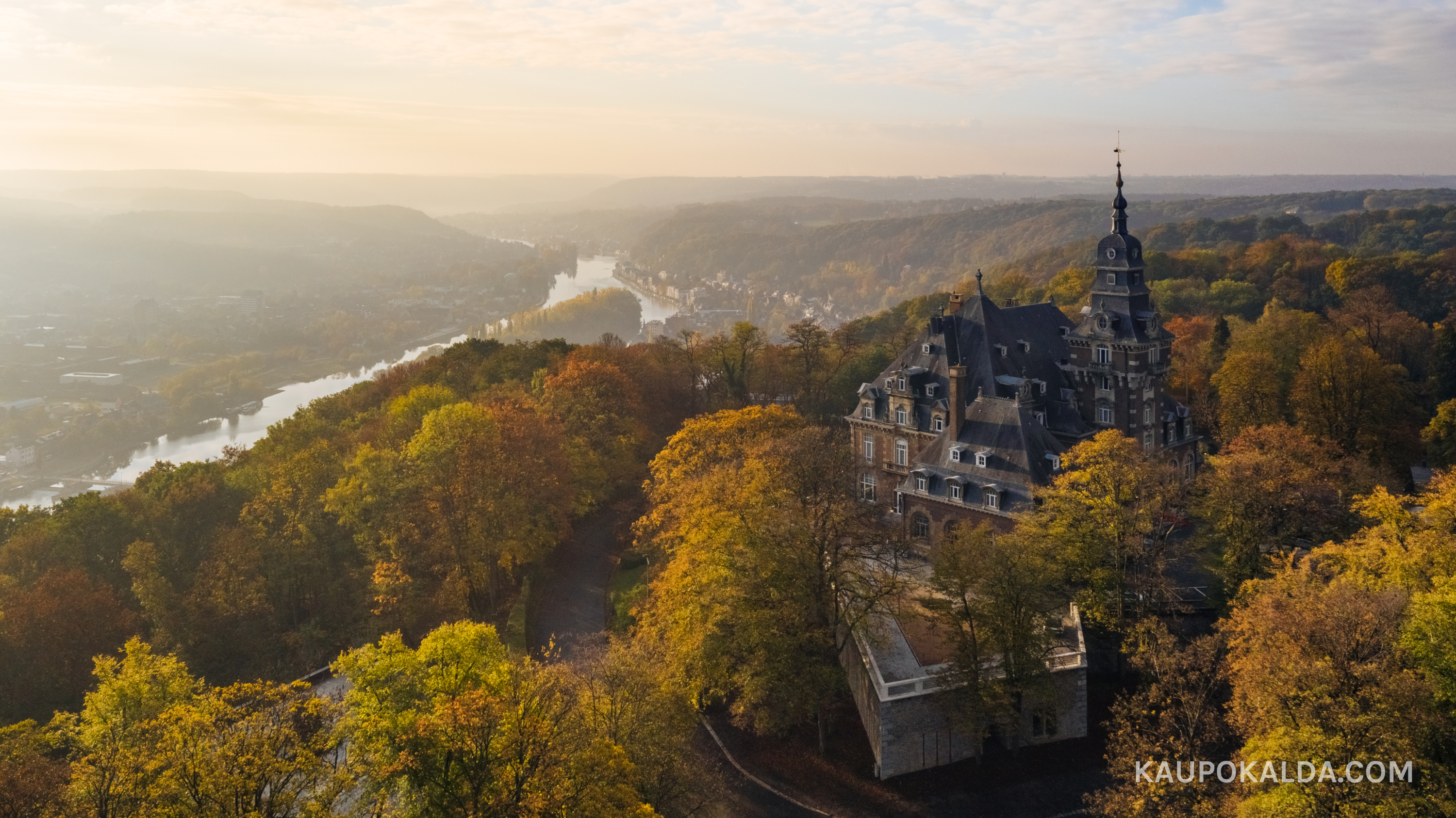 Päikesetõus Namuri mägedes Belgias