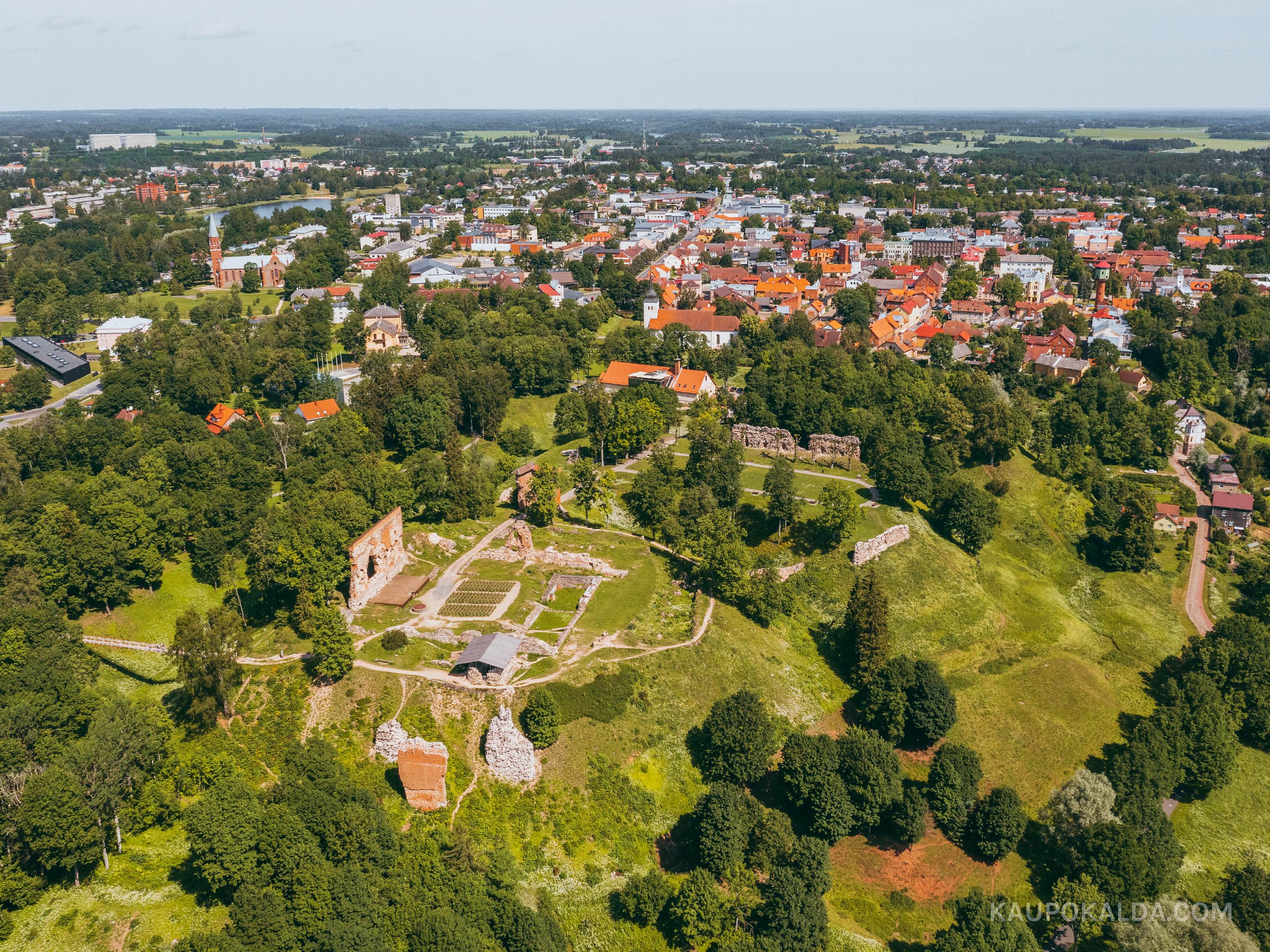 Viljandi ordulinnuse varemed